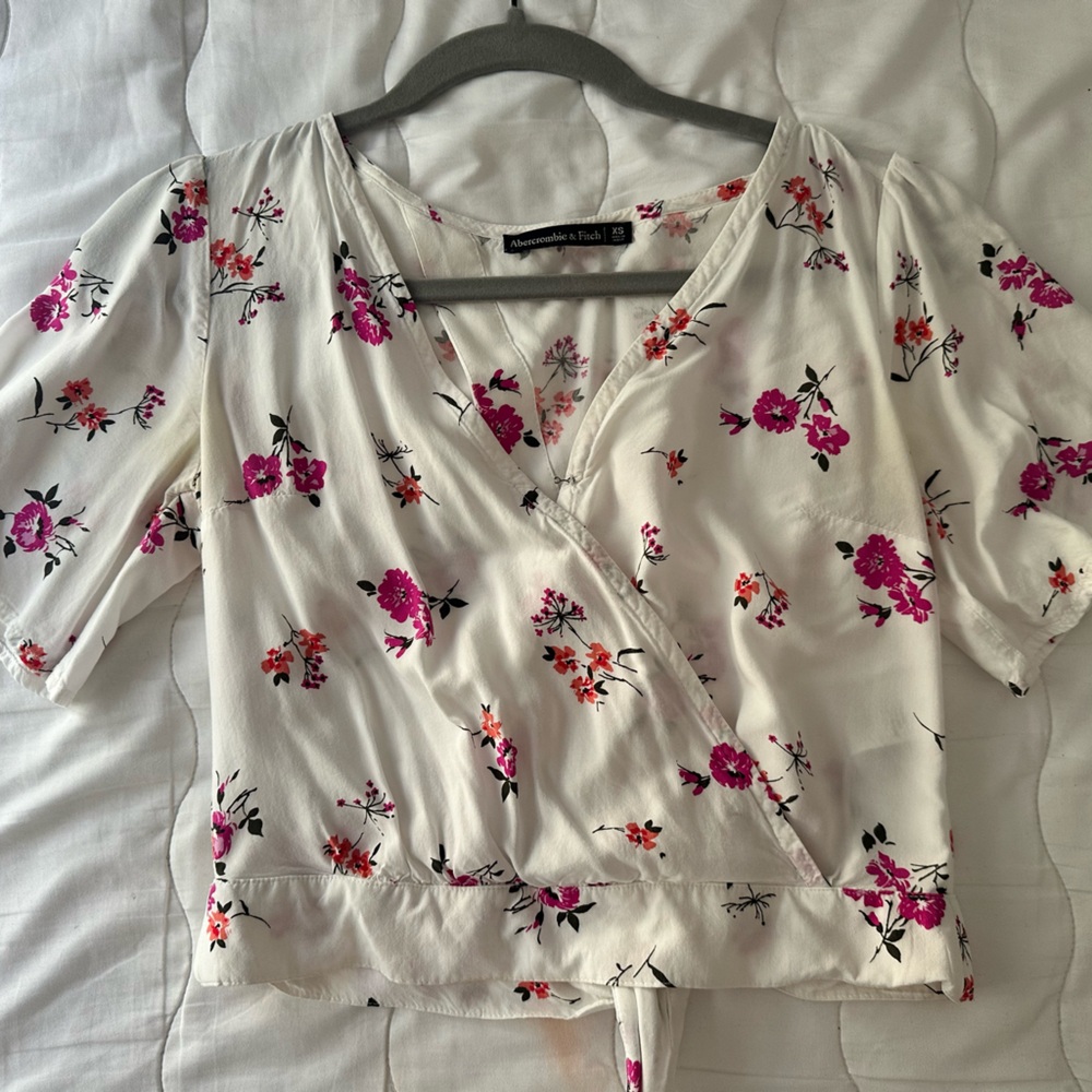 A&F Cute Blouse
